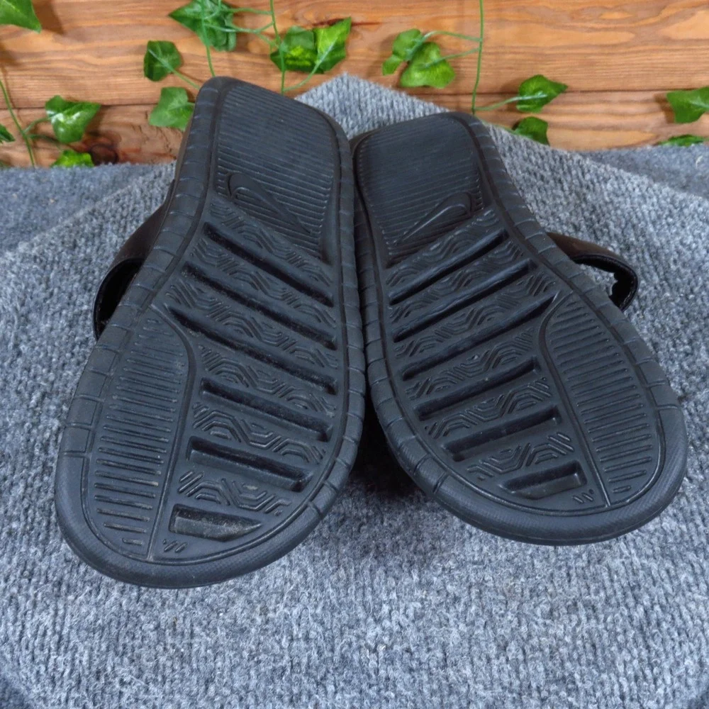 Nike Benassi Duo Ultra Women Sandals Size 9 Sport Pool Beach Slides Black White